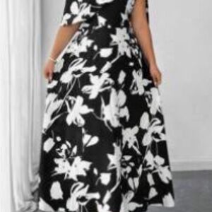 🎆 5 for 30$ 🎆SHEIN Black and White Floral Maxi Dress